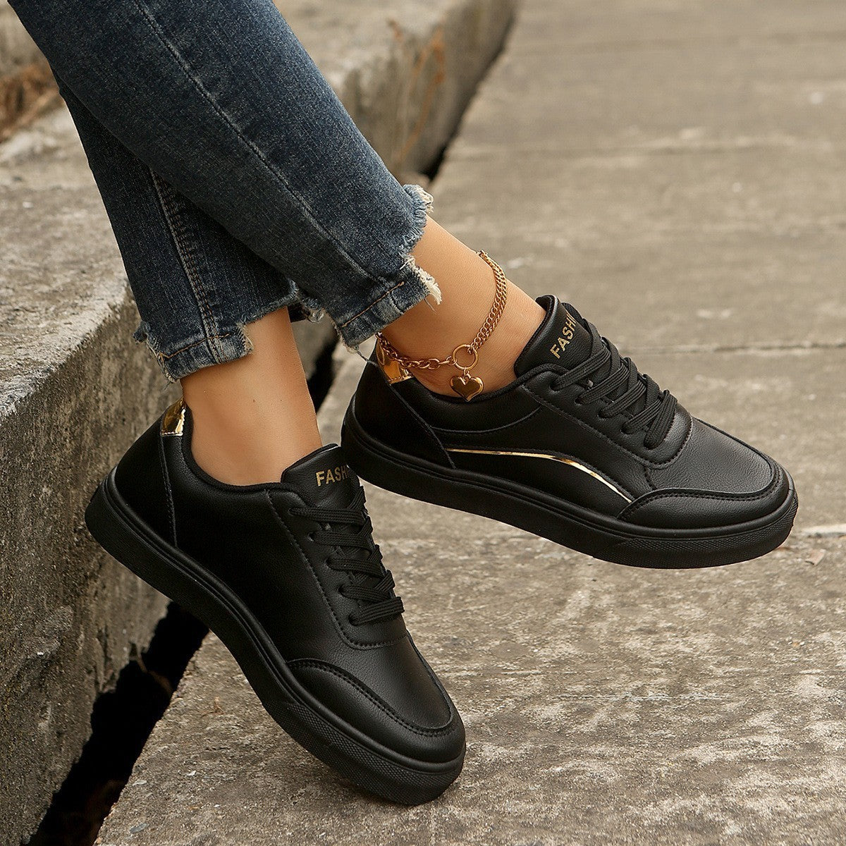 Elegant Casual Sneakers – Style & Comfort for Every Occasion!