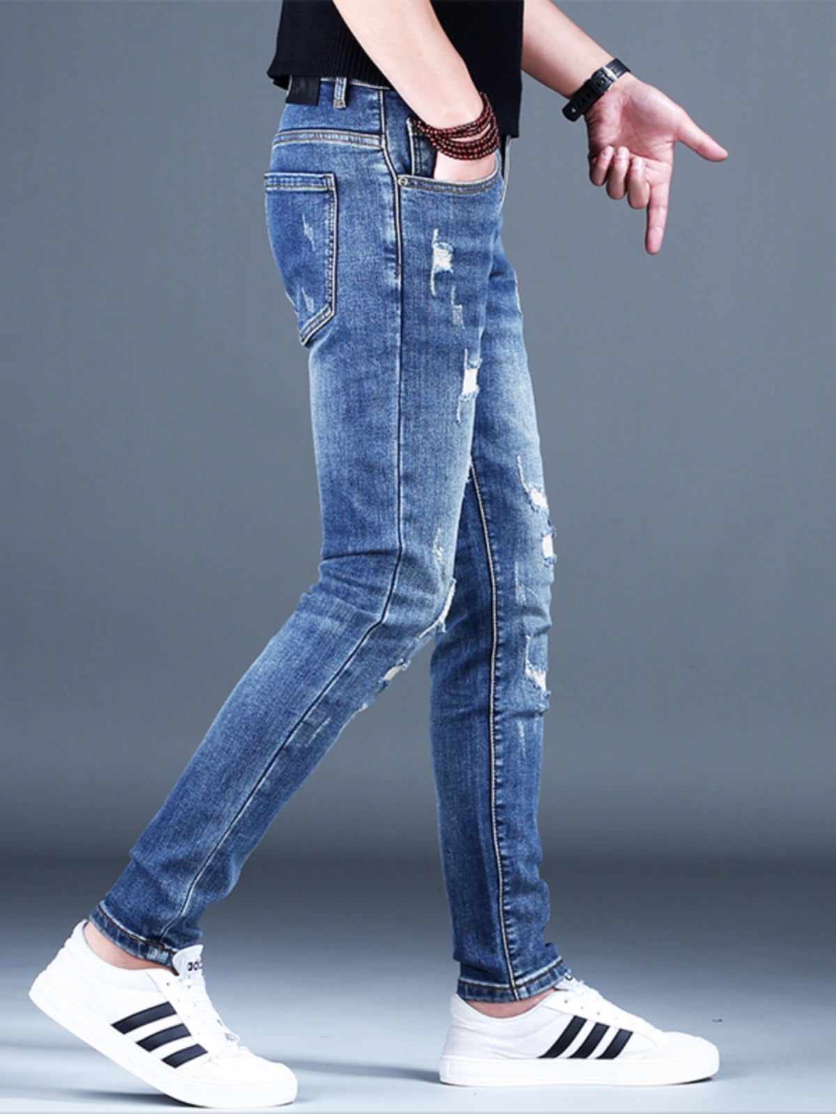 Men’s Distressed Slim-Fit Denim Jeans