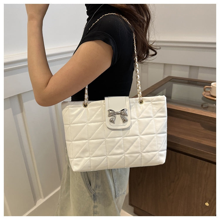 Elegant Shoulder Bag – Diamond Quilted Design & Chic Chain Strap!