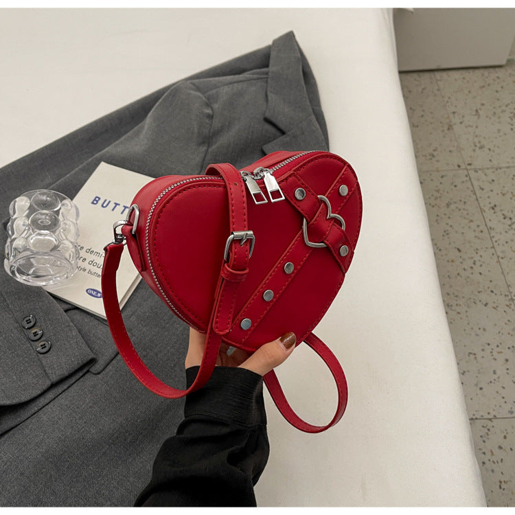 Heart-Shaped Shoulder Bag – Bold, Stylish & Unique!