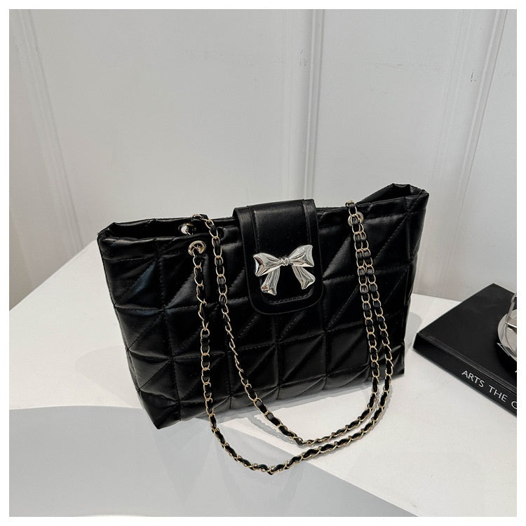 Elegant Shoulder Bag – Diamond Quilted Design & Chic Chain Strap!