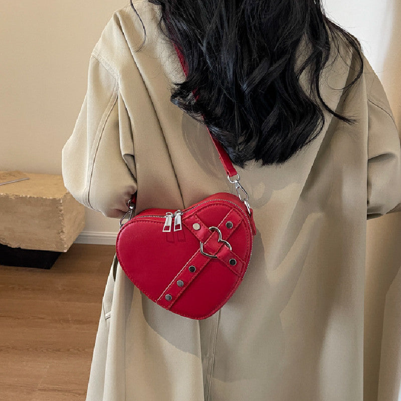 Heart-Shaped Shoulder Bag – Bold, Stylish & Unique!