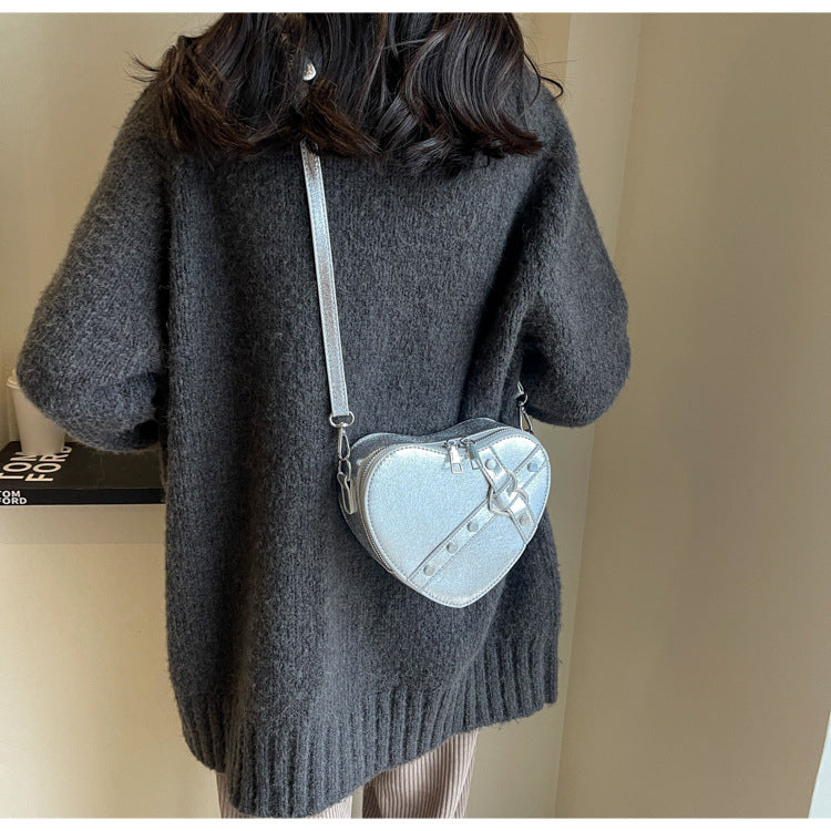 Heart-Shaped Shoulder Bag – Bold, Stylish & Unique!