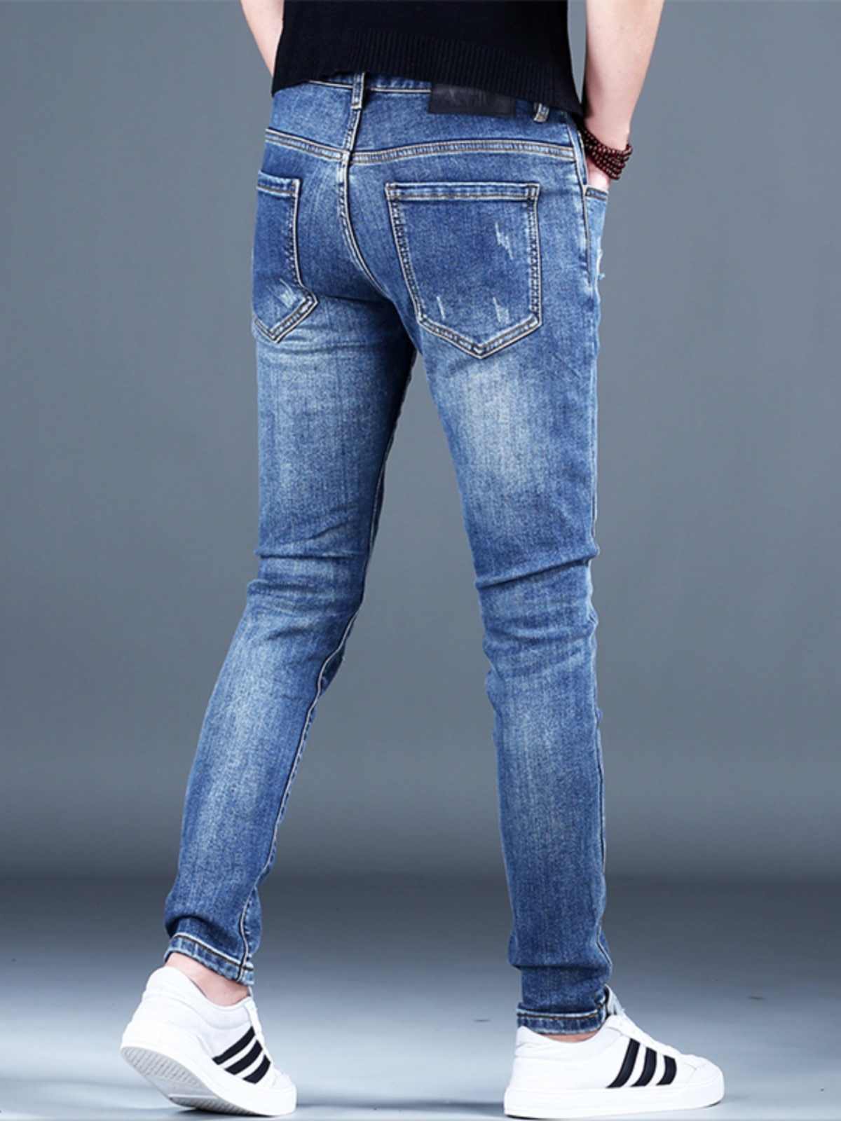 Men’s Distressed Slim-Fit Denim Jeans